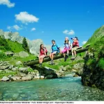 Aparthotel Alpine Am Arlberg 4*